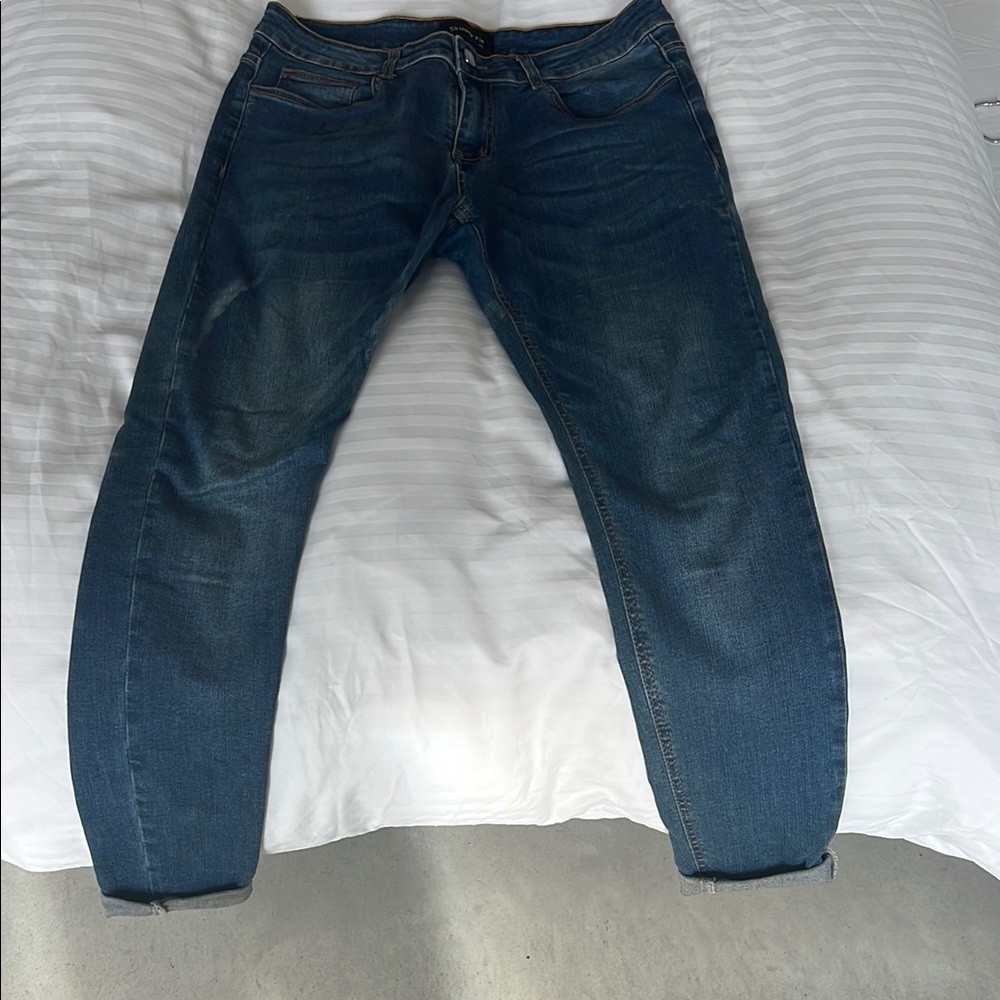 Sleek Blue Skinny Jeans with Modern Faded Wash